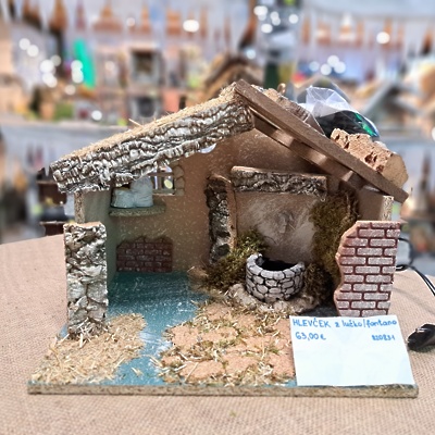 Figurice in dodatki za jaslice HLEVČEK z lučko/fontano 820831